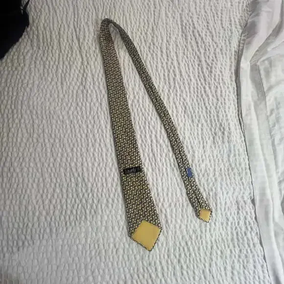 HERMÈS PARIS 630 TA Yellow Gray Links Chains Pointed French Tie Hermes 100% Silk